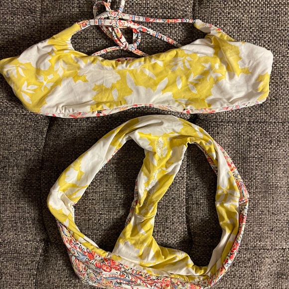 Billabong Reversible Bikini Set! - Picture 3 of 4